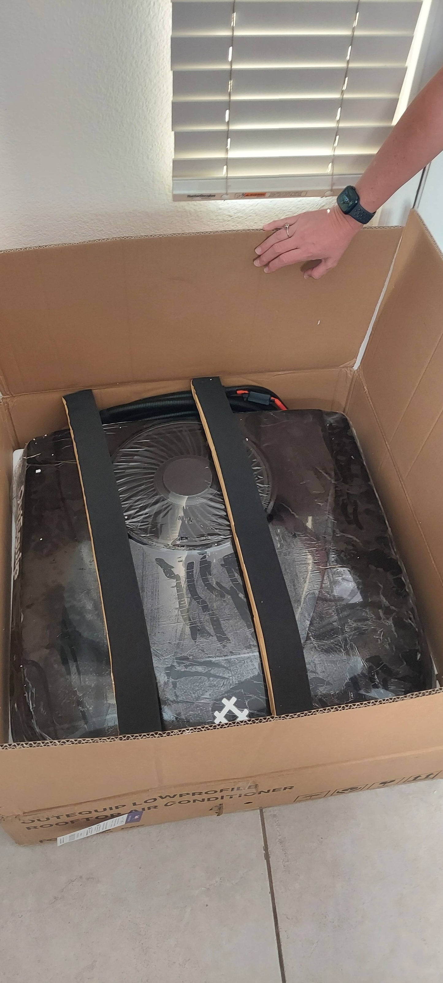 [Open Box -Grade B]12V 10,000 BTU Black RV Rooftop AC with Heater